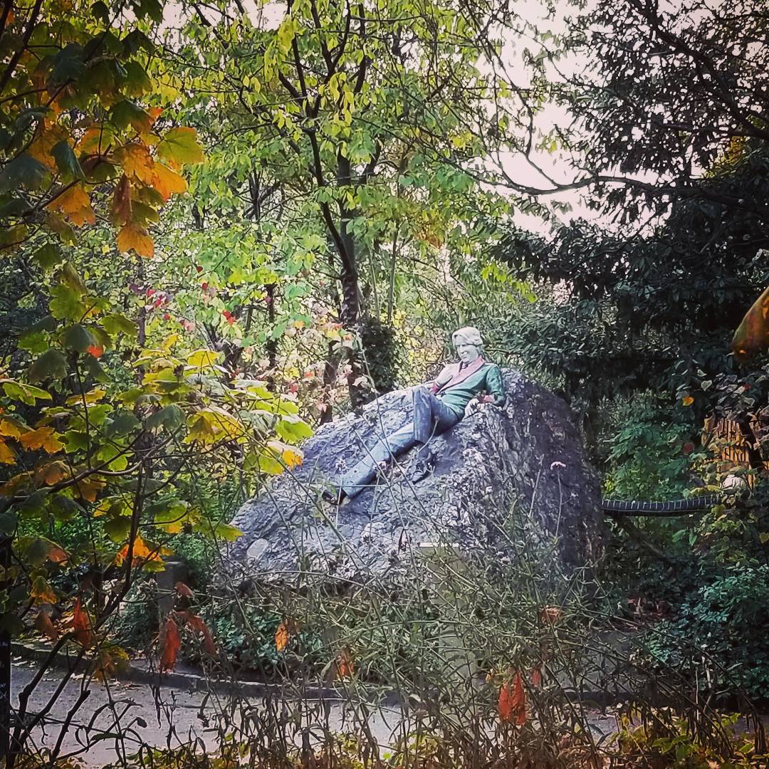 Oscar Wilde Statue