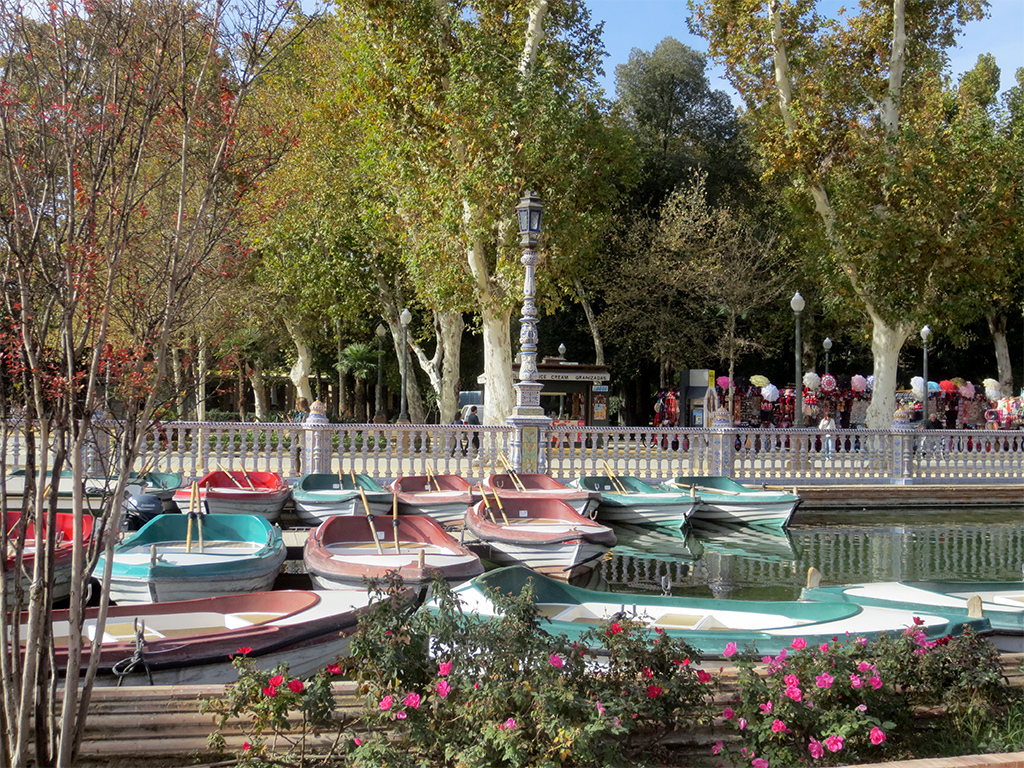 Plaza de España Boats