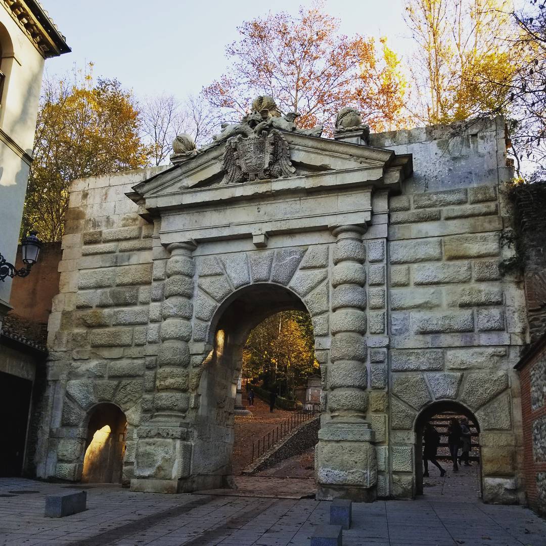 Puerta de las Granadas (1536)