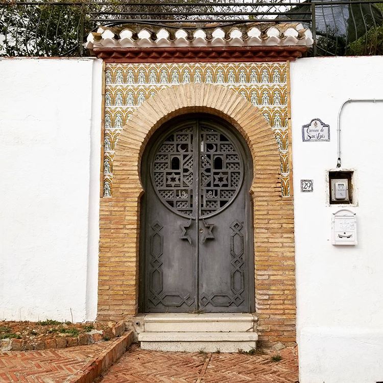 A Moorish door next to the hotel