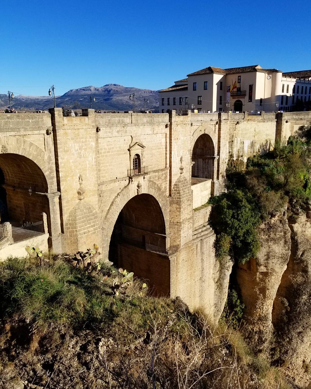 Ronda Puente Side